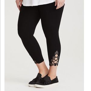 NWOT Torrid Black Capri Leggings size 2